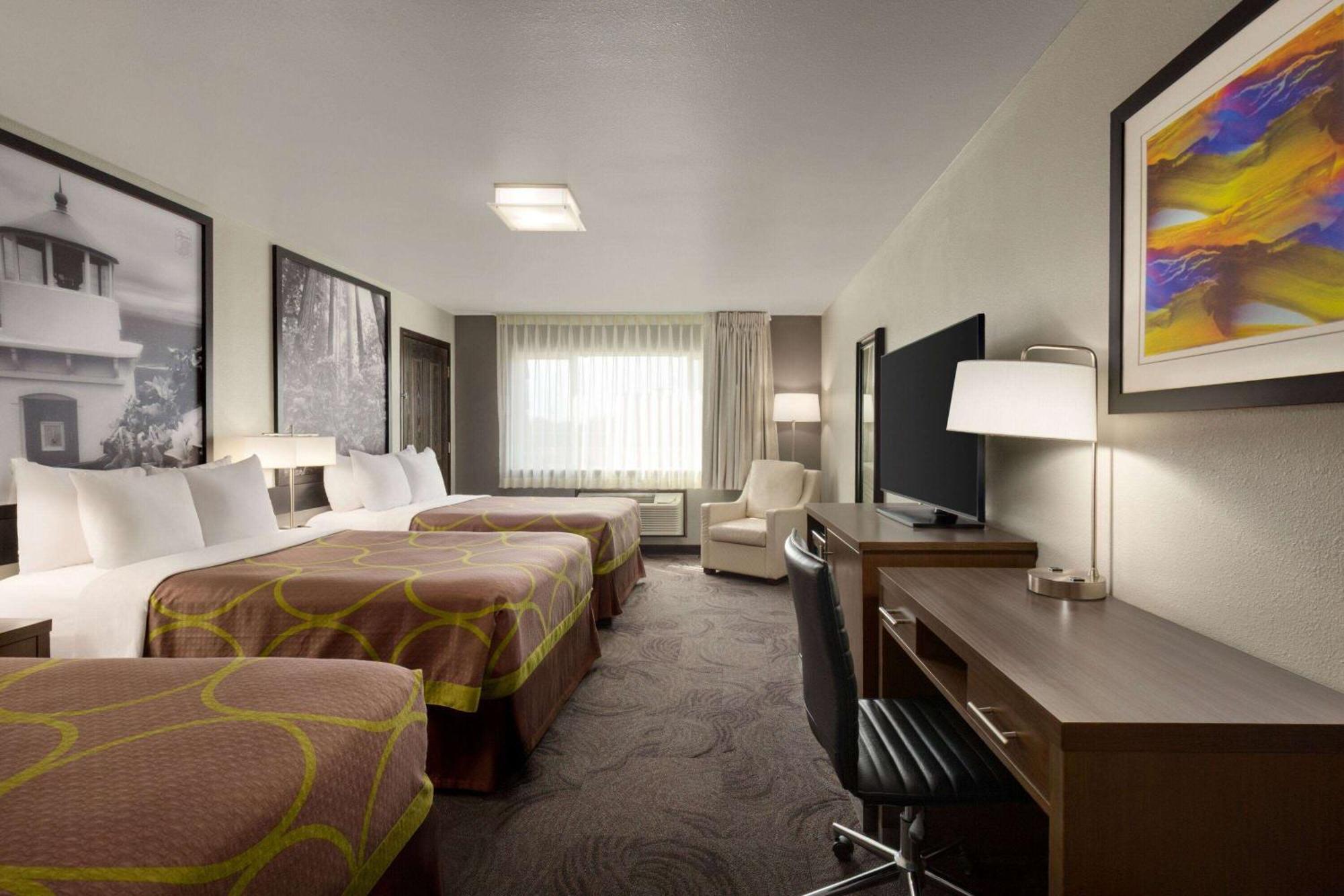 Super 8 By Wyndham Eureka Hotell Exteriör bild